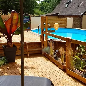  Hébergement de vacances Le Vieux Moulin - Detached With Garden Views And Pool France